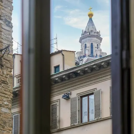 A Stone's Throw From The Duomo Apartament